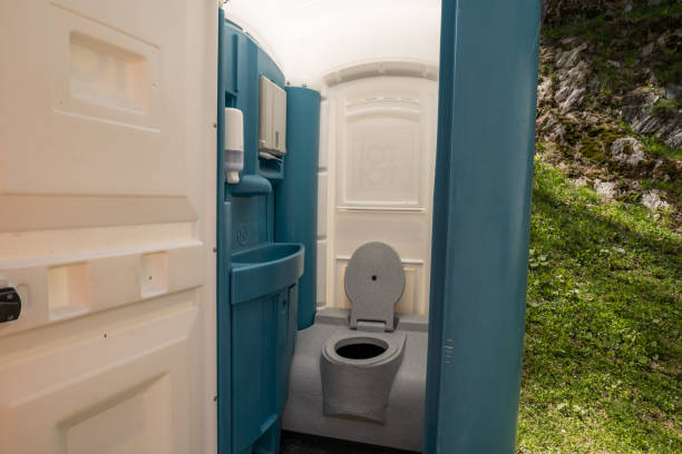 Best Porta potty rental near me  in Freeport, IL